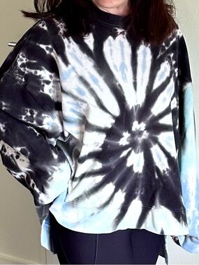 Electric & Rose Spiral Tie Dye Sweatshirt Oversized M Blue Black Coastal